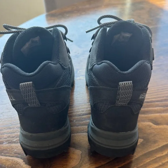 Merrell Women’s Warm 200 gram insulated Black Hiking Boots with Gray Laces - Picture 4 of 8